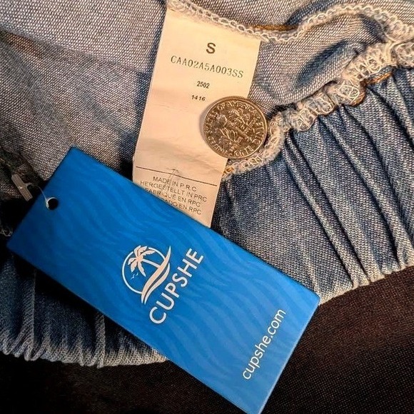 Cupshe ~ Casual Chic Frayed Hem Denim Shorts~Light Wash ~ Drawstring ~ Small~NWT - Picture 4 of 10